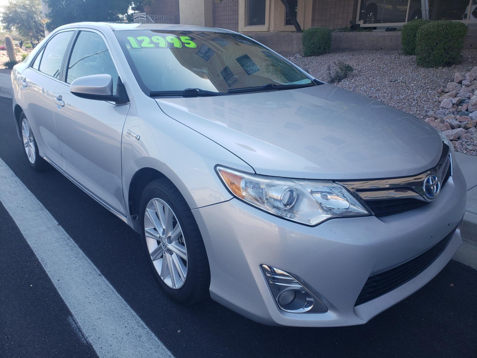 2014 /gray and black Toyota Camry Hybrid lx (4T1BD1FK3EU) with an 3.5L V6 DOHC 24V engine, 5-Speed Automatic transmission, located at 323 E Dunlap Ave., Phoenix, AZ, 85020, (602) 331-9000, 33.567677, -112.069000 - Photo #2